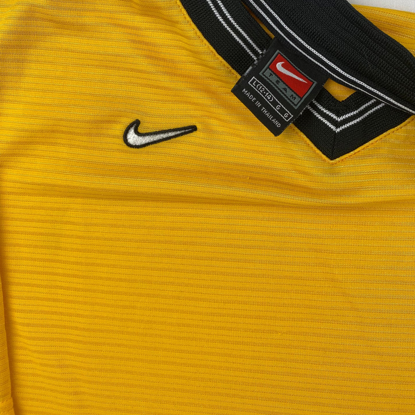 90s Nike soccer jersey v-neck t-shirt